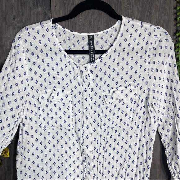 +💙2/$40💙Design Lab Printed Button Down Long Sleeve Blouse Size Small - Picture 5 of 15